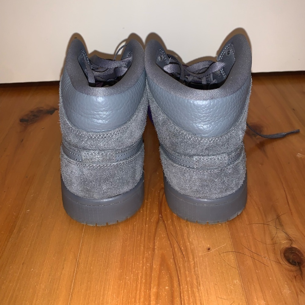 Women’s Nike air Jordan’s High-Top Sneakers - Picture 6 of 7